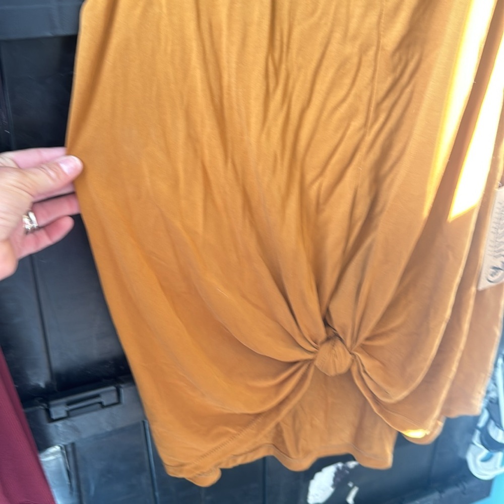 New boyfriend tank with knot - Picture 2 of 4